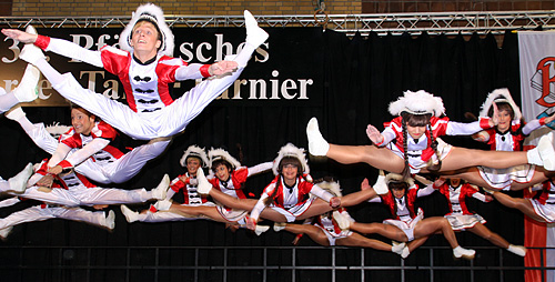 Gemischte Garde des Tanzsportvereins (TSV) Landau bei der rheinland-pf�lzischen  Gardetanzmeisterschaft  Bellheim