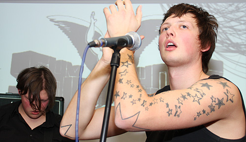 S�nger Stefan Emling von Shy guy at the show, Auftritt Rheinsch�nke 2009 , Leimersheim